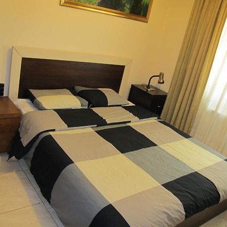 Vergi Apartments พีลา ภายนอก รูปภาพ
