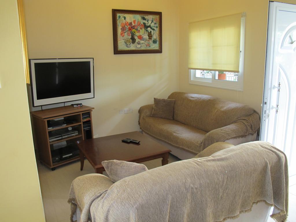 Vergi Apartments พีลา ภายนอก รูปภาพ